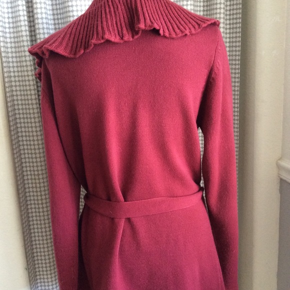 Burgundy/red sweater with flappy collar in front - Picture 5 of 6